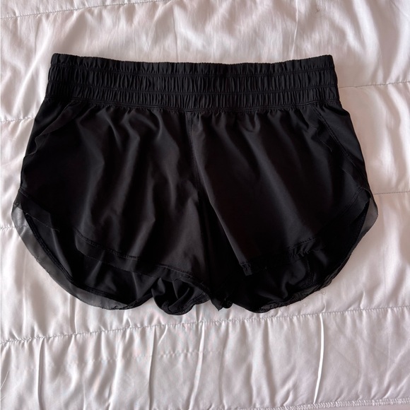 Unique Black Lululemon Short with mesh lining - Picture 3 of 3